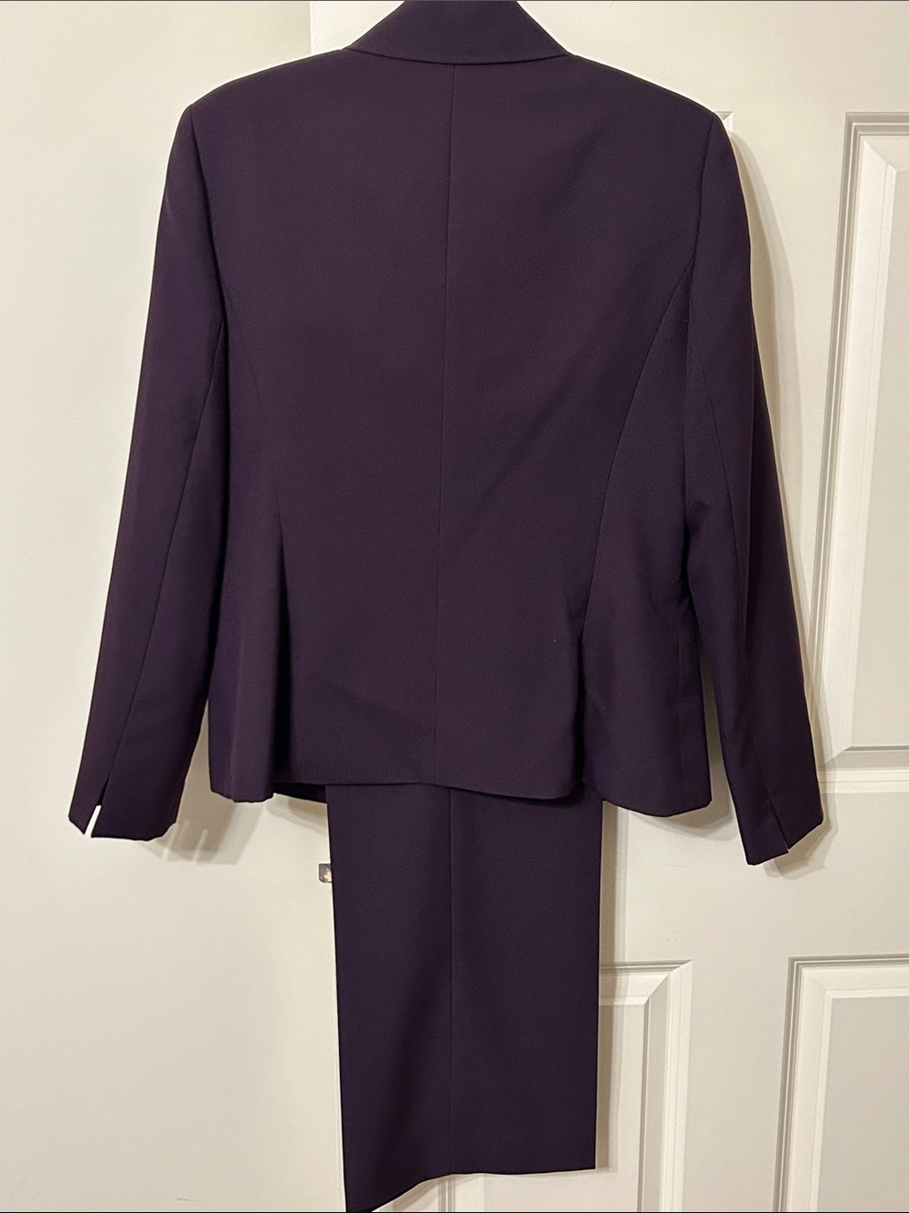 Le Suit Women's Plum Two-Piece Tailored Blazer and Pants - Picture 4 of 4